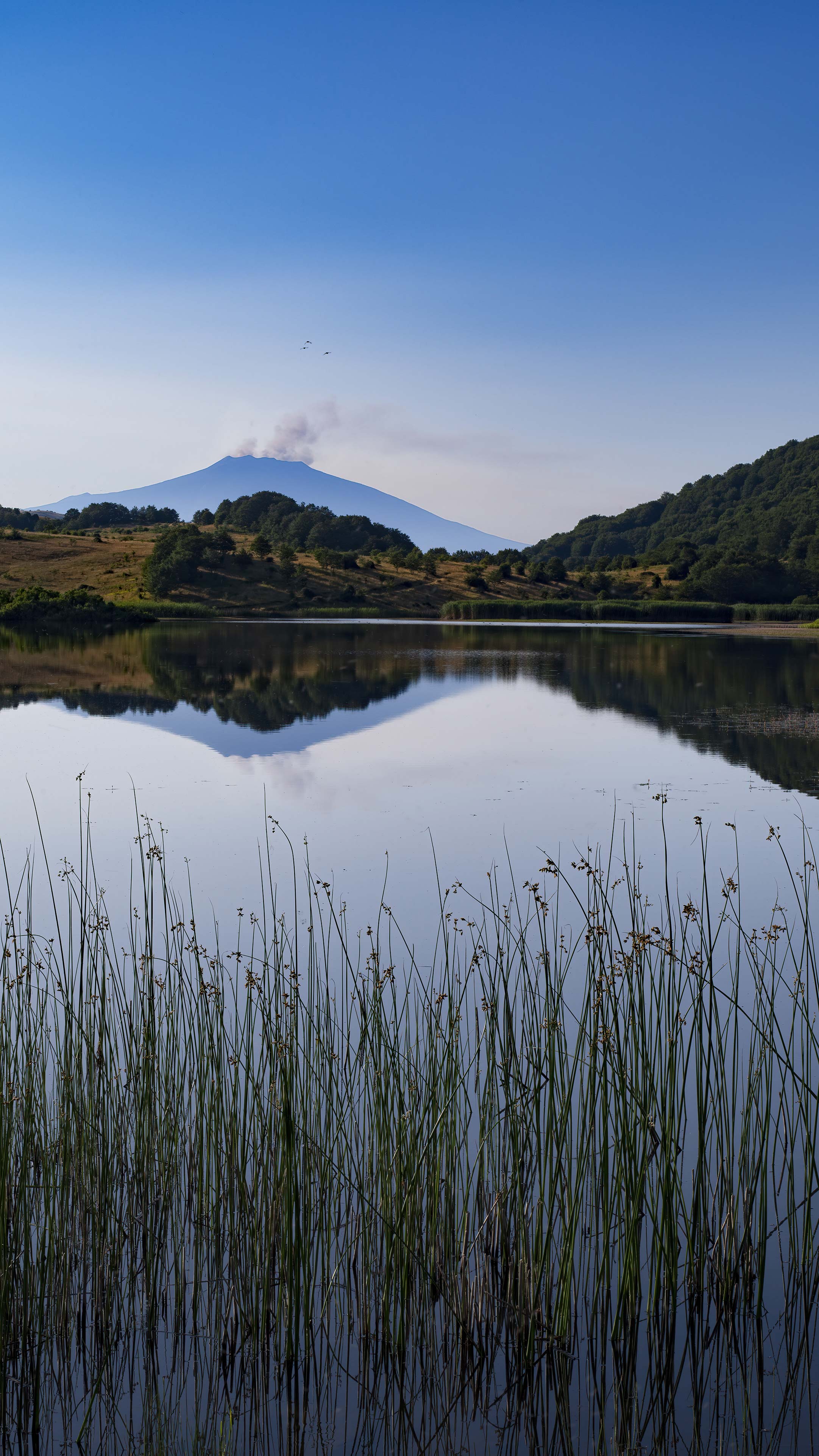 3 Lago montano sfondo Etna